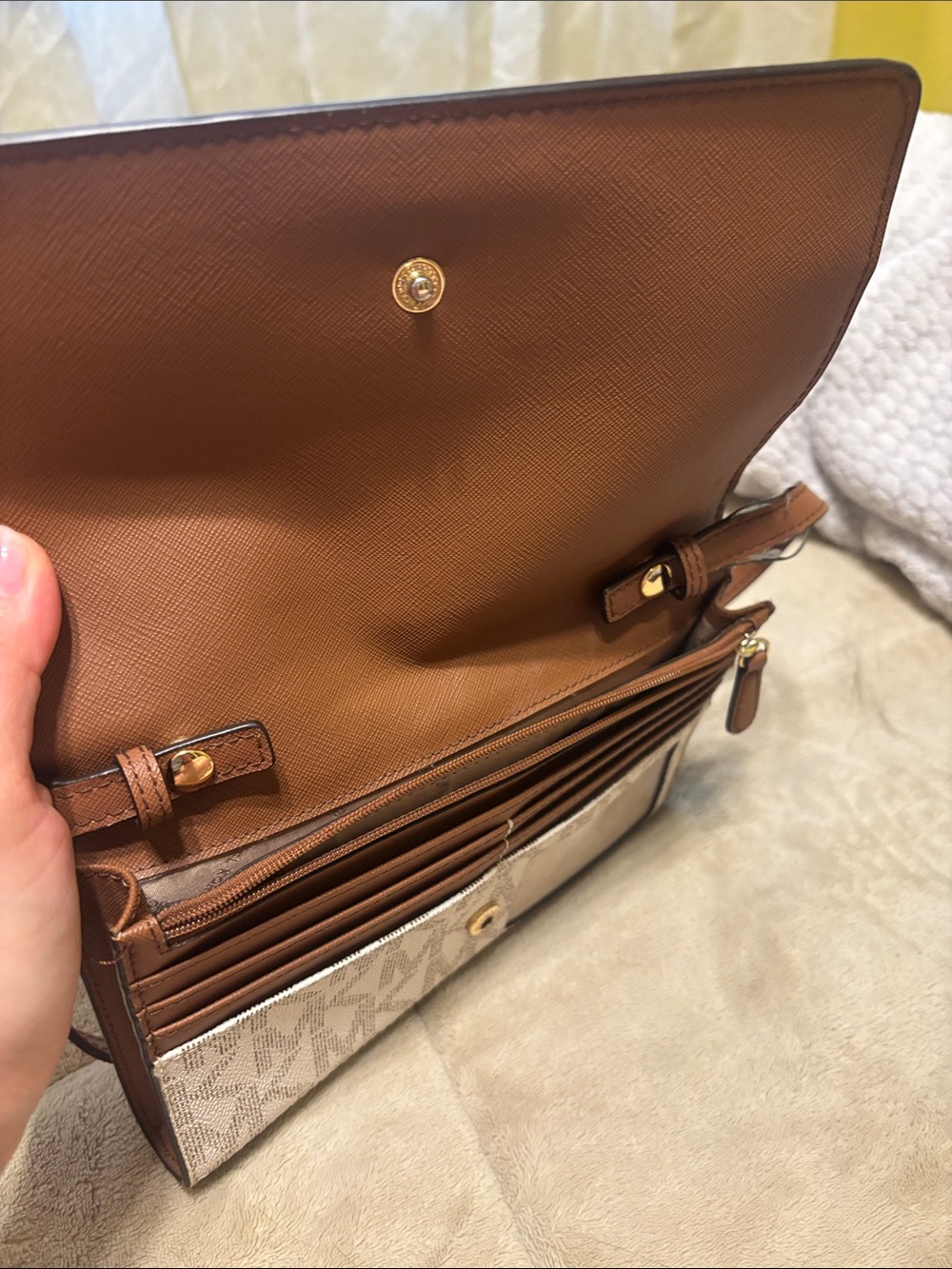 Michael Kors White and Tan Logo Crossbody - Picture 4 of 4